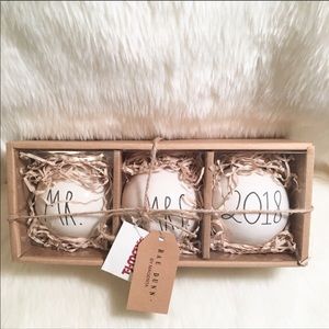 **SOLD** Rae Dunn home decor ornaments